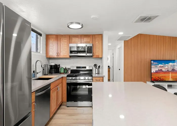 Brand New W Parking Blocks From Oldtown- 2b Ferienhaus *